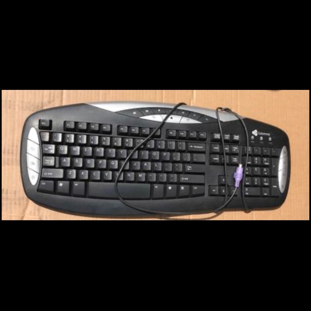 Gateway Wired Computer Keyboard KB-0401 Black/Silver
Measures: 19.75” W … - Picture 9 of 10